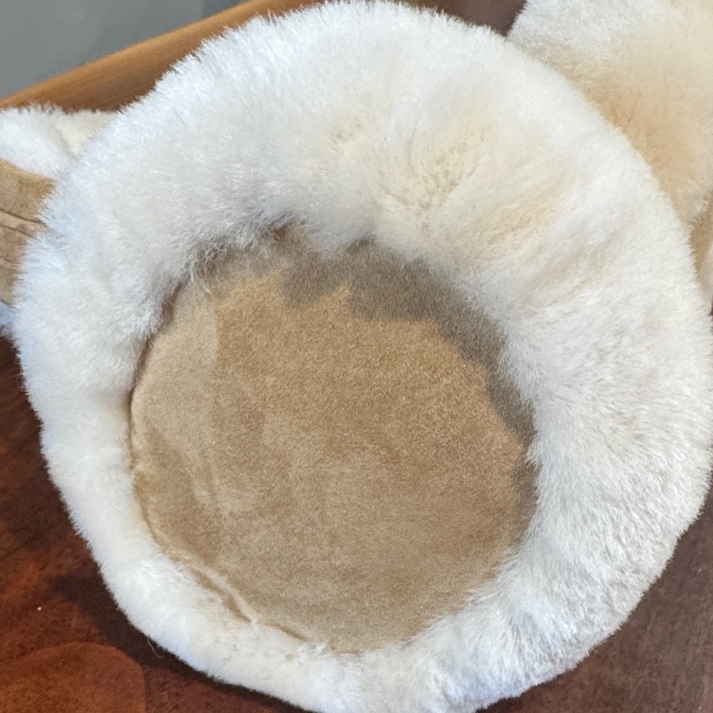 UGG Cream Plush Sheepskin Earmuffs NWOT - Picture 3 of 12